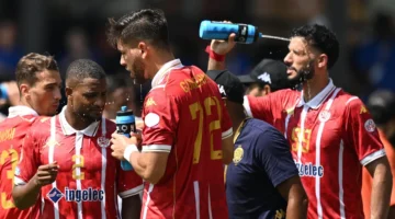 واقعة المنشفة.. جدل تحكيمي في مباراة الوداد ومانيما ببطولة دوري أبطال إفريقيا